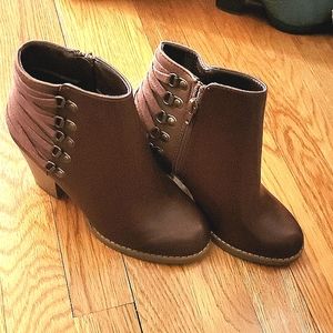 Cognac Ankle boots with lace back detail